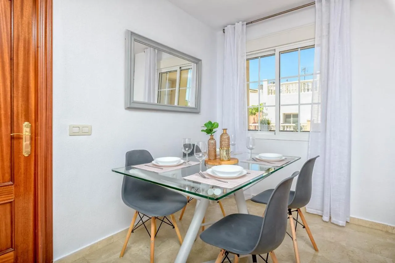 Wintowinrentals - La Estancia Free Parking Malaga