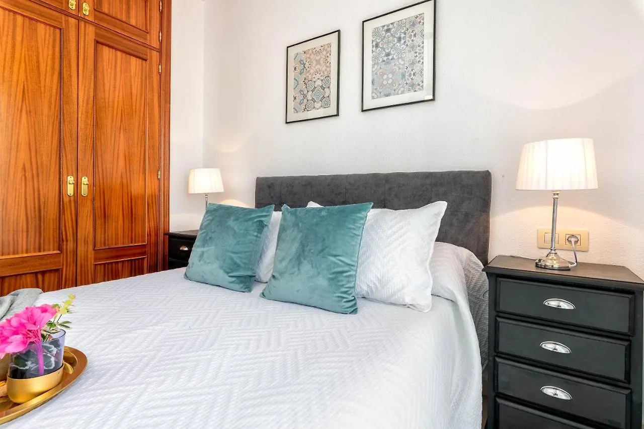 Wintowinrentals - La Estancia Free Parking Malaga Spain