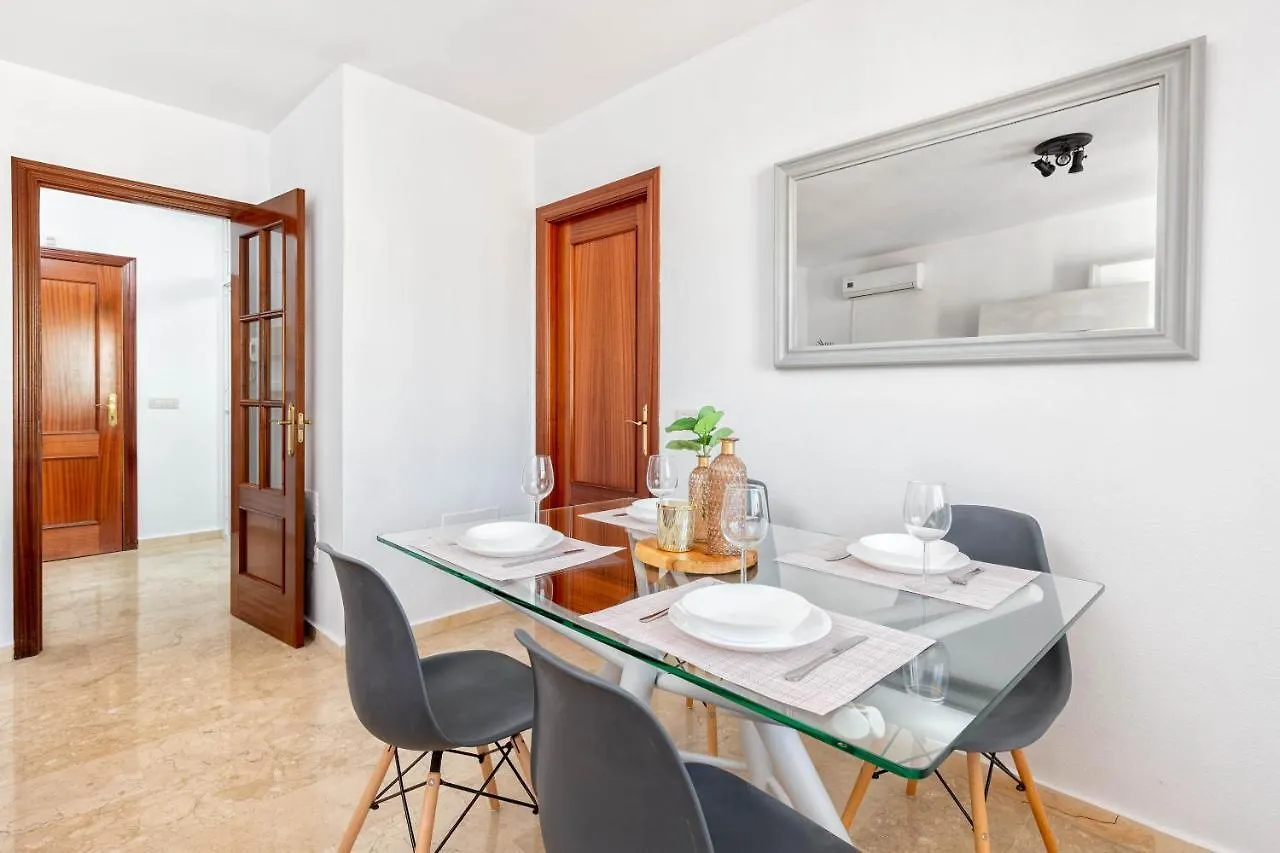 Wintowinrentals - La Estancia Free Parking Malaga Spain